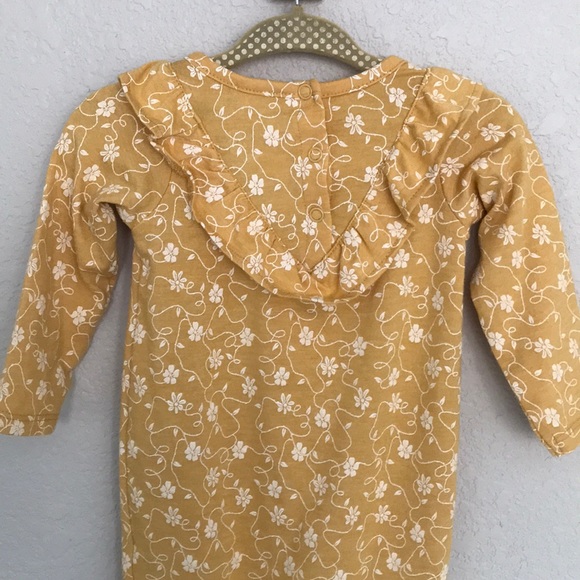 Jessica Simpson baby 3-6 month ruffled romper - Picture 2 of 3